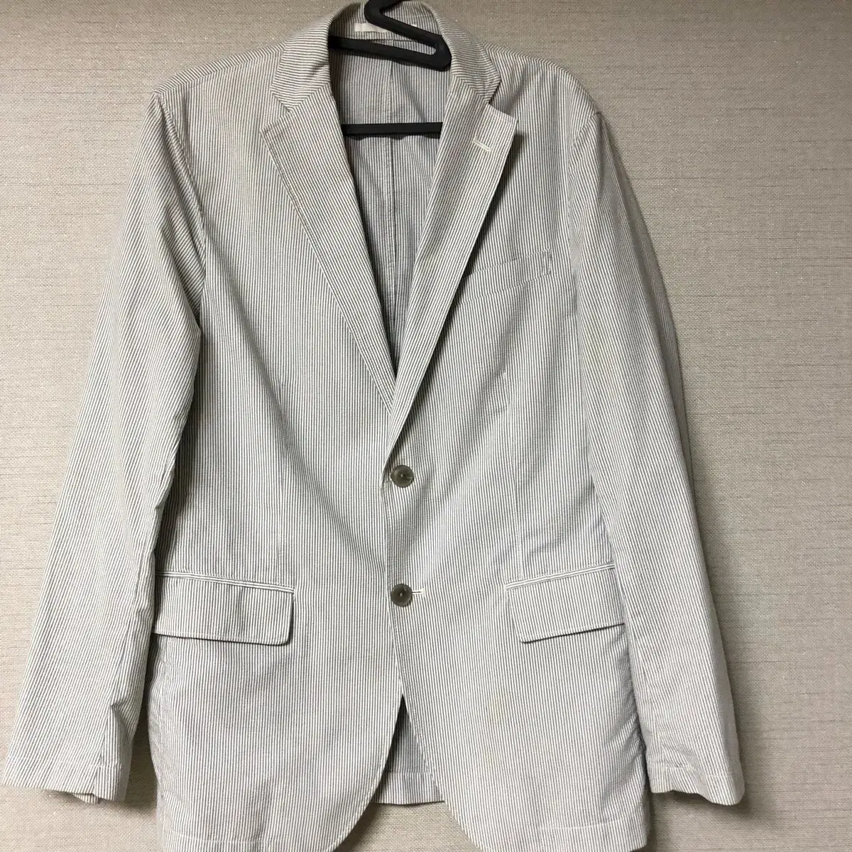 Uniqlo Seersucker Jacket sells