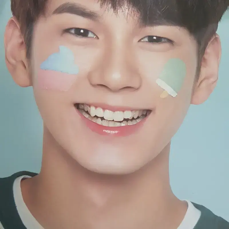 (하자) 워너원 이니스프리 브로마이드 팝니다!(옹성우, 김재환)