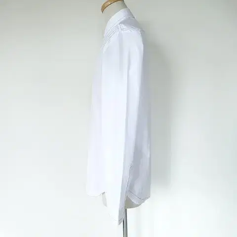 【Maison Margiela】세일)세재품)화이트 스티치 디테일 셔츠