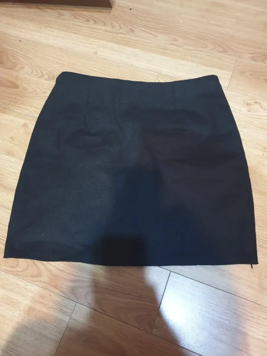 H-line black skirt