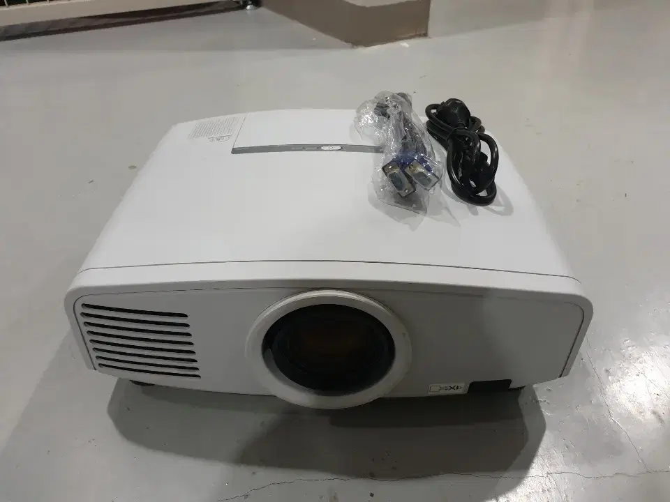 Mitsubishi 4000 ANSI beam projector 150,000 won