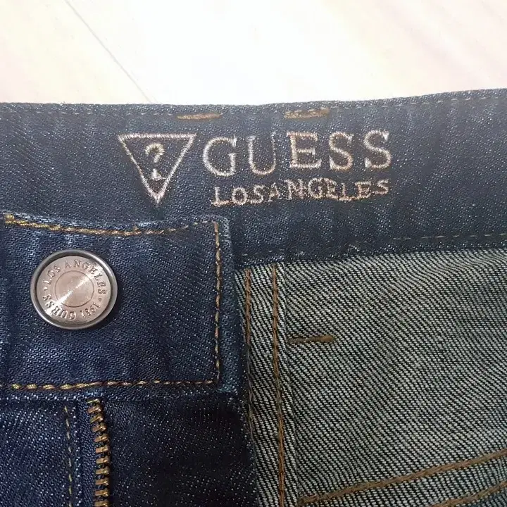 30>GUESS 로스엔젤레스