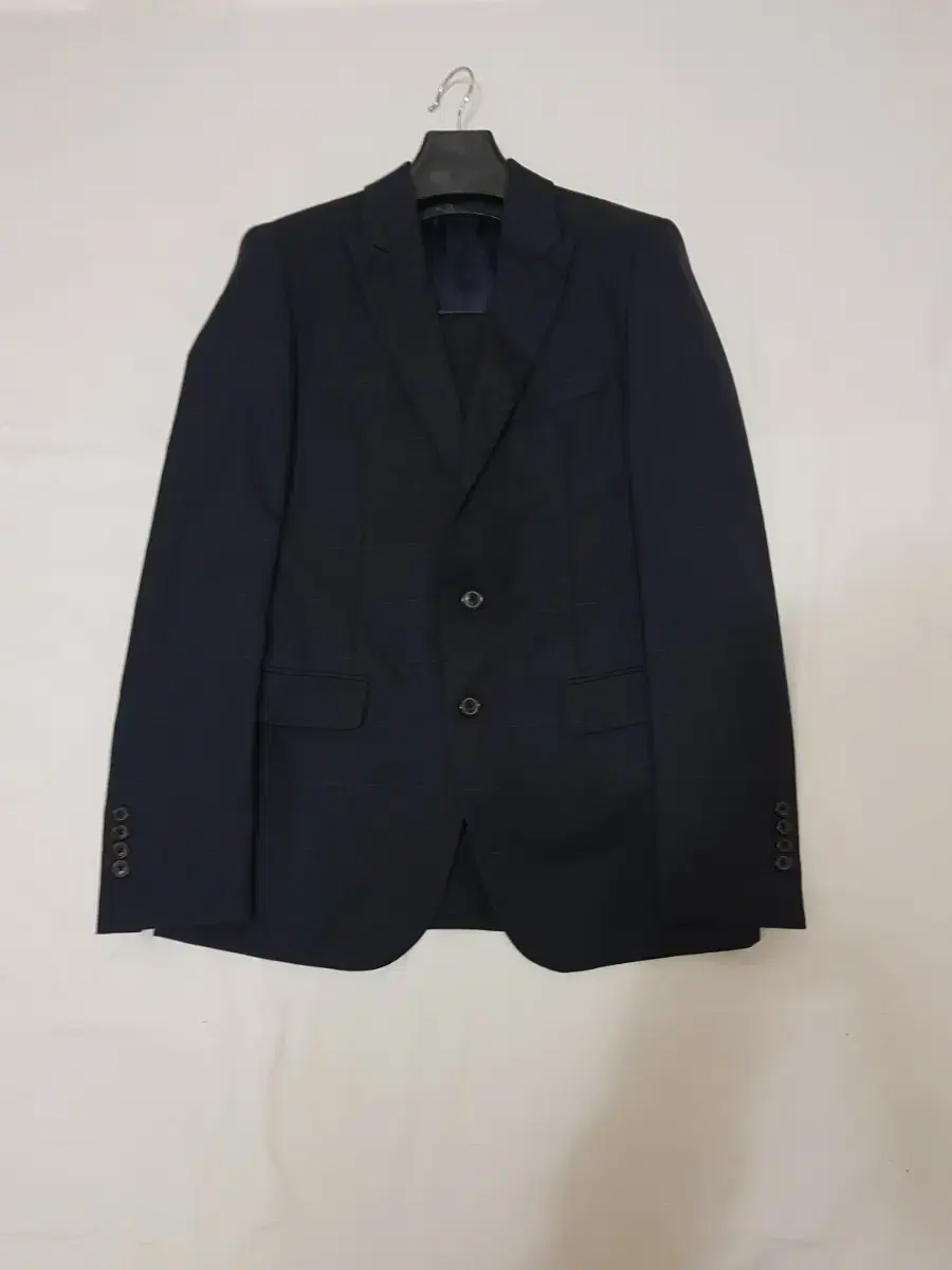 Slim fit suit in 100% Italian pure wool fabric STCO