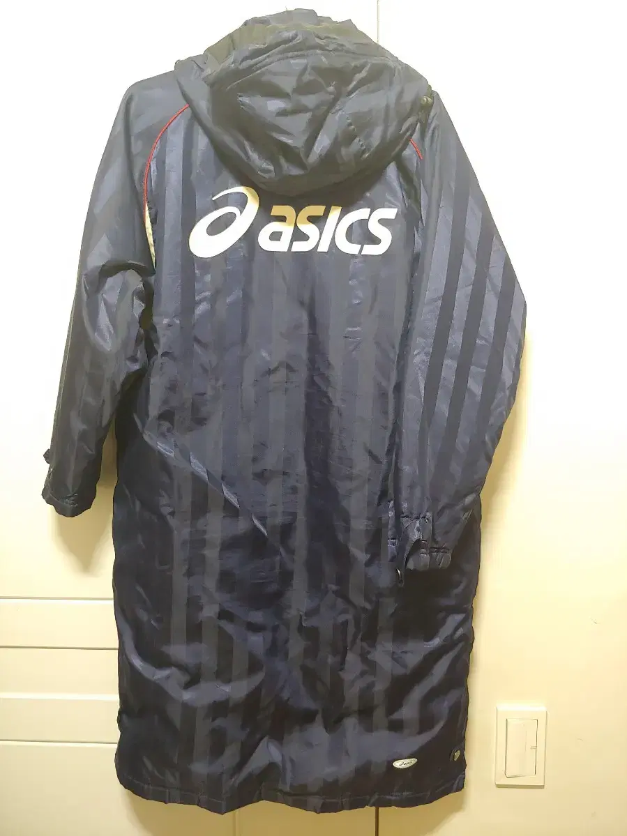 Asics Big Logo Benchcoat Dobba for sale