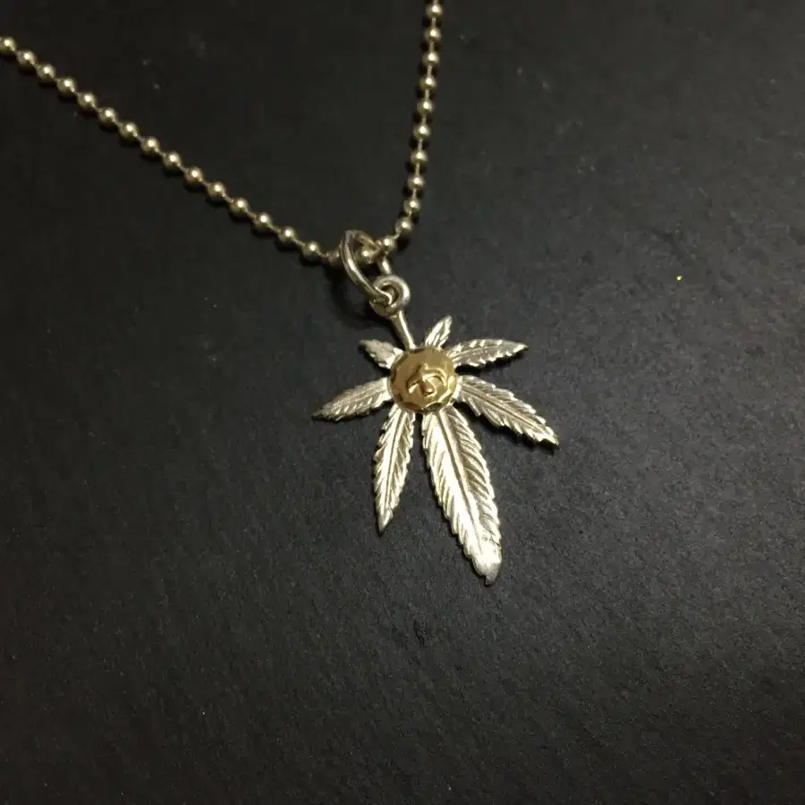 goros 18k 나뭇잎 팬던트