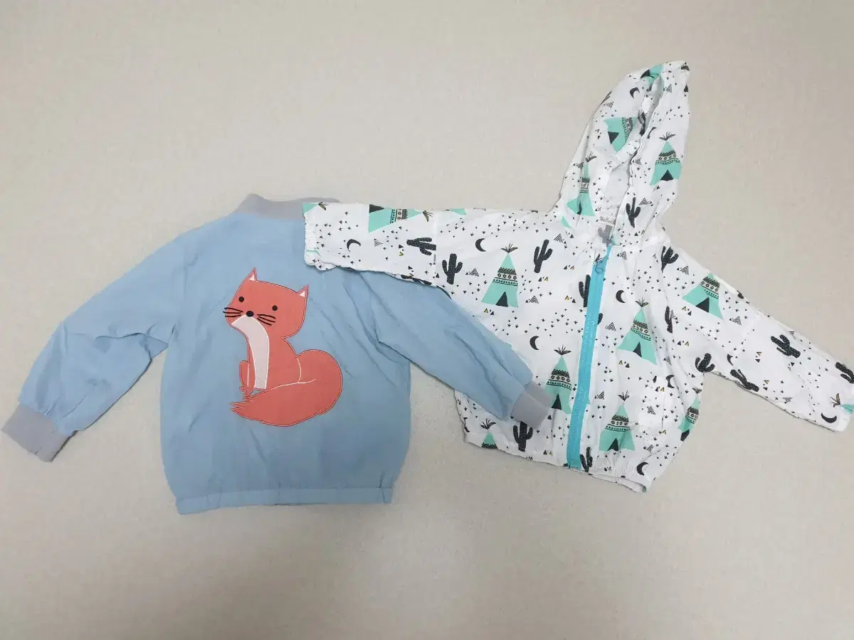 Set of 2 intermediate season jumper hoodies