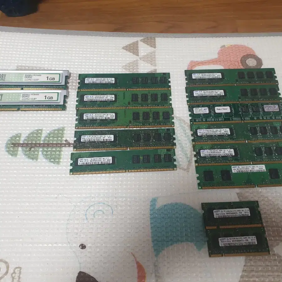 메모리 ddr2 일괄 판매합니다.