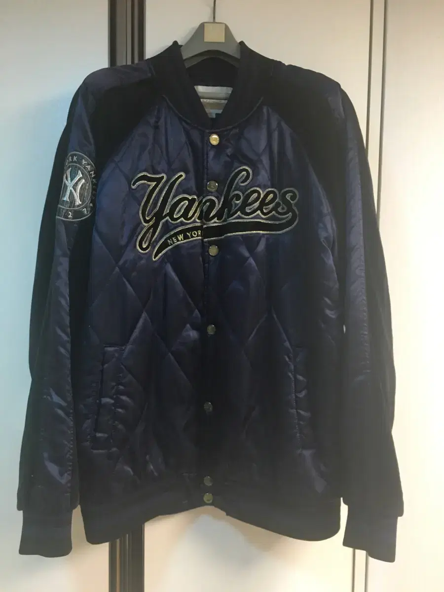 (105)MLB New York Yankees Varsity Jacket