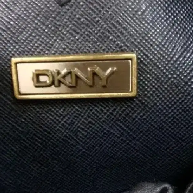 DKNY 크로스백