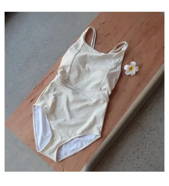 Ivory monokini