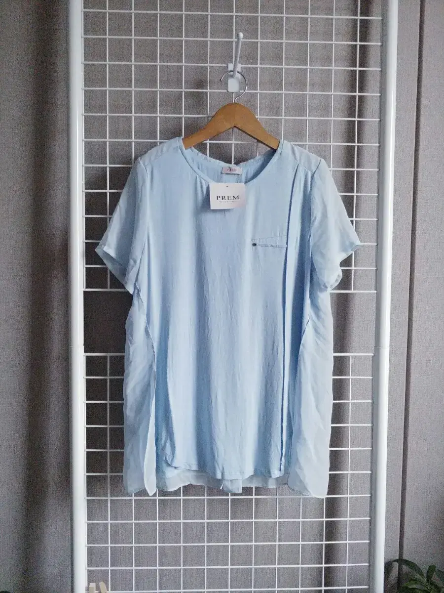 Chiffon color-blocked sky-blue tee