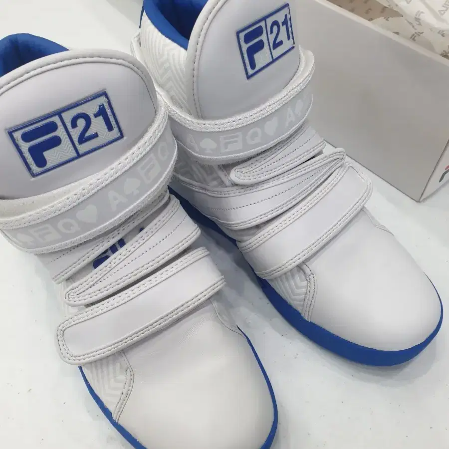 블랙핑크 리사  2ne1 FILA  콜라보 블랙잭 스니커즈 23cm 블루