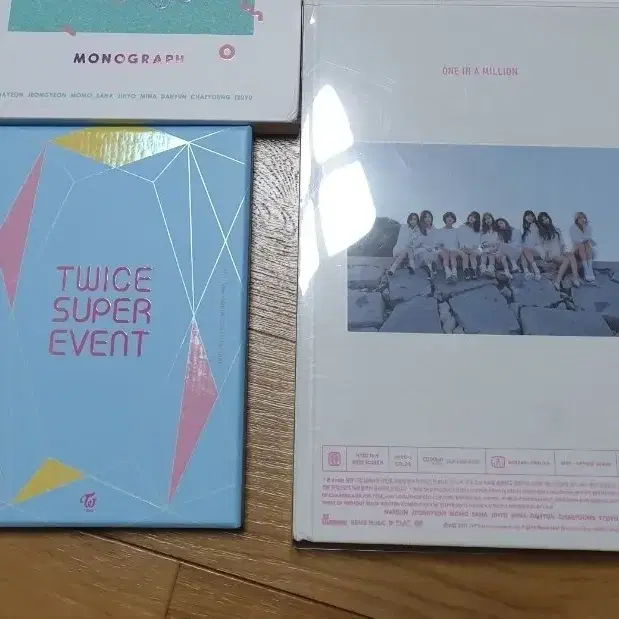 트와이스 포토북.DVD 팔아요