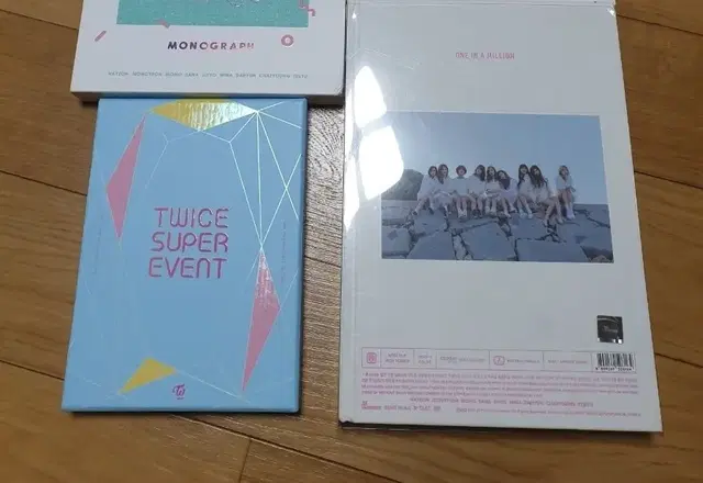 트와이스 포토북.DVD 팔아요