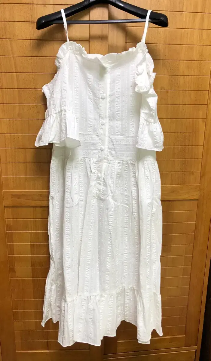 Off-the-shoulder long dress [New product] White, Navy