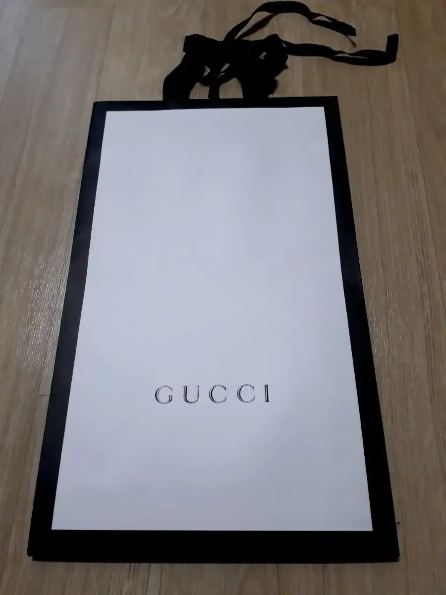 Gucci shopping bag