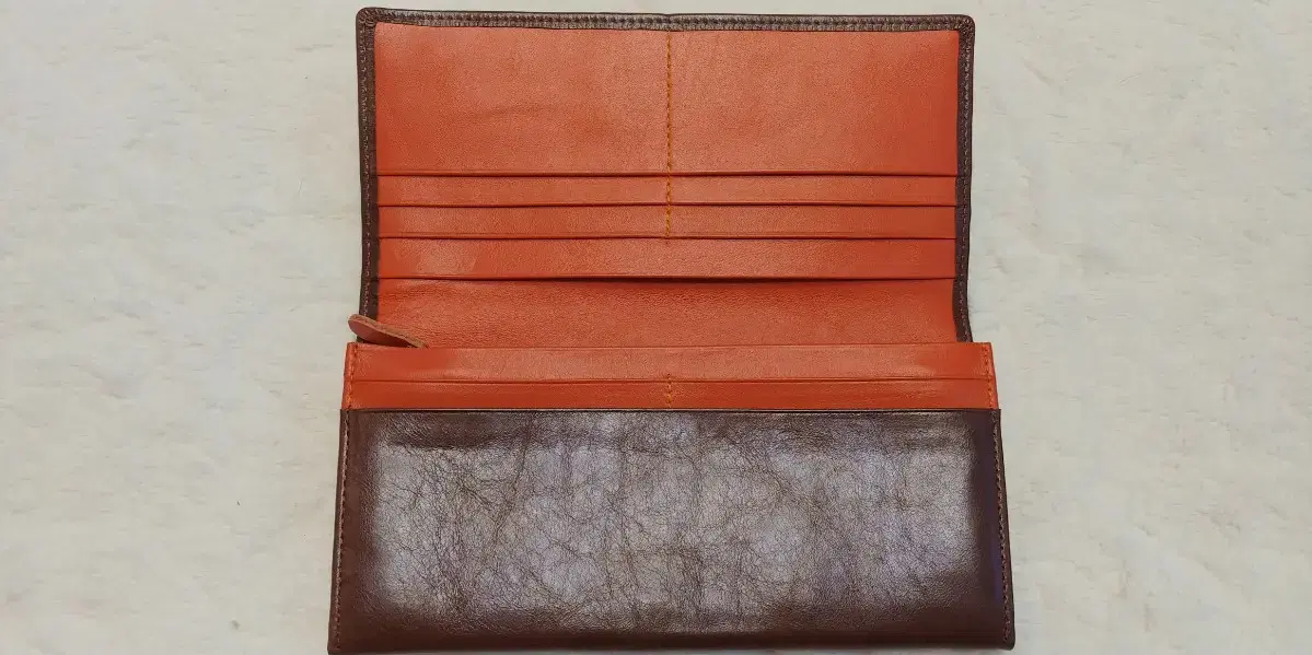 Long wallet made of cowhide