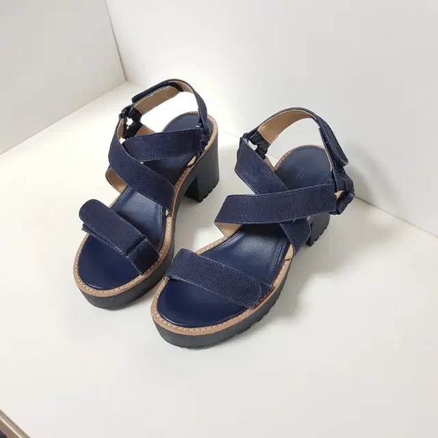 [250] ZARA Navy X-Strap Velcro Sandal