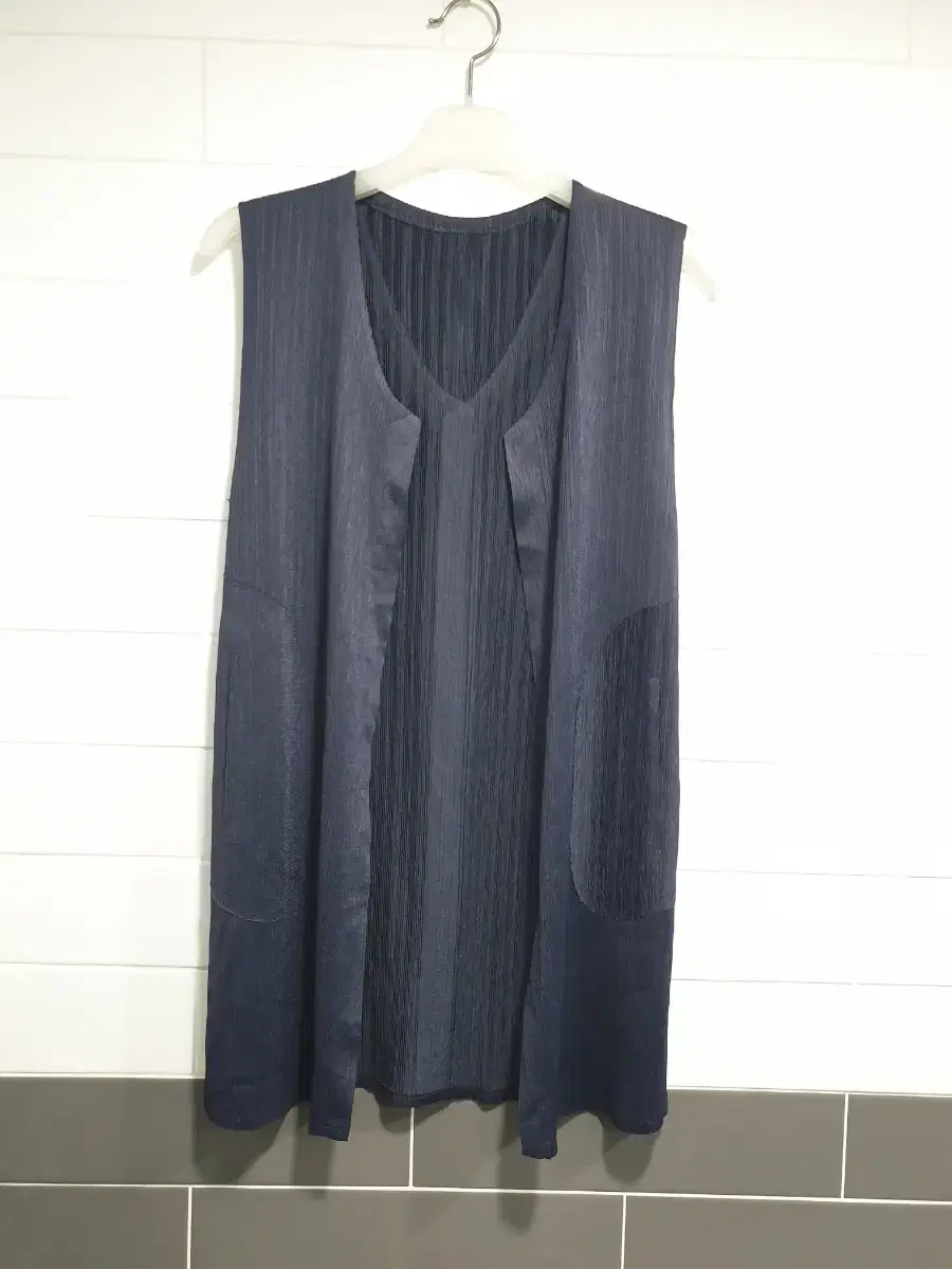 Long Pleated Vest Free