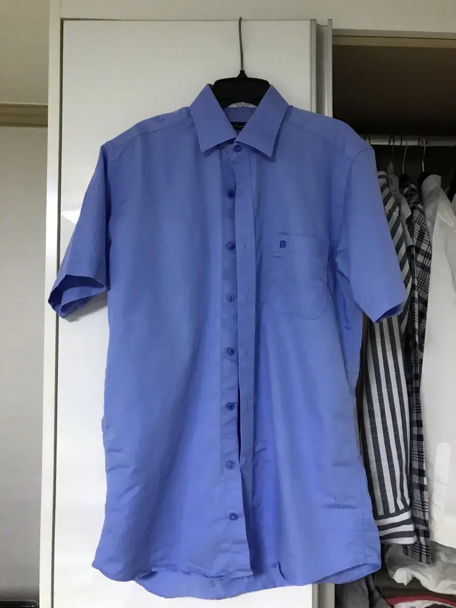 I'm selling a lew's shirt (size 100)