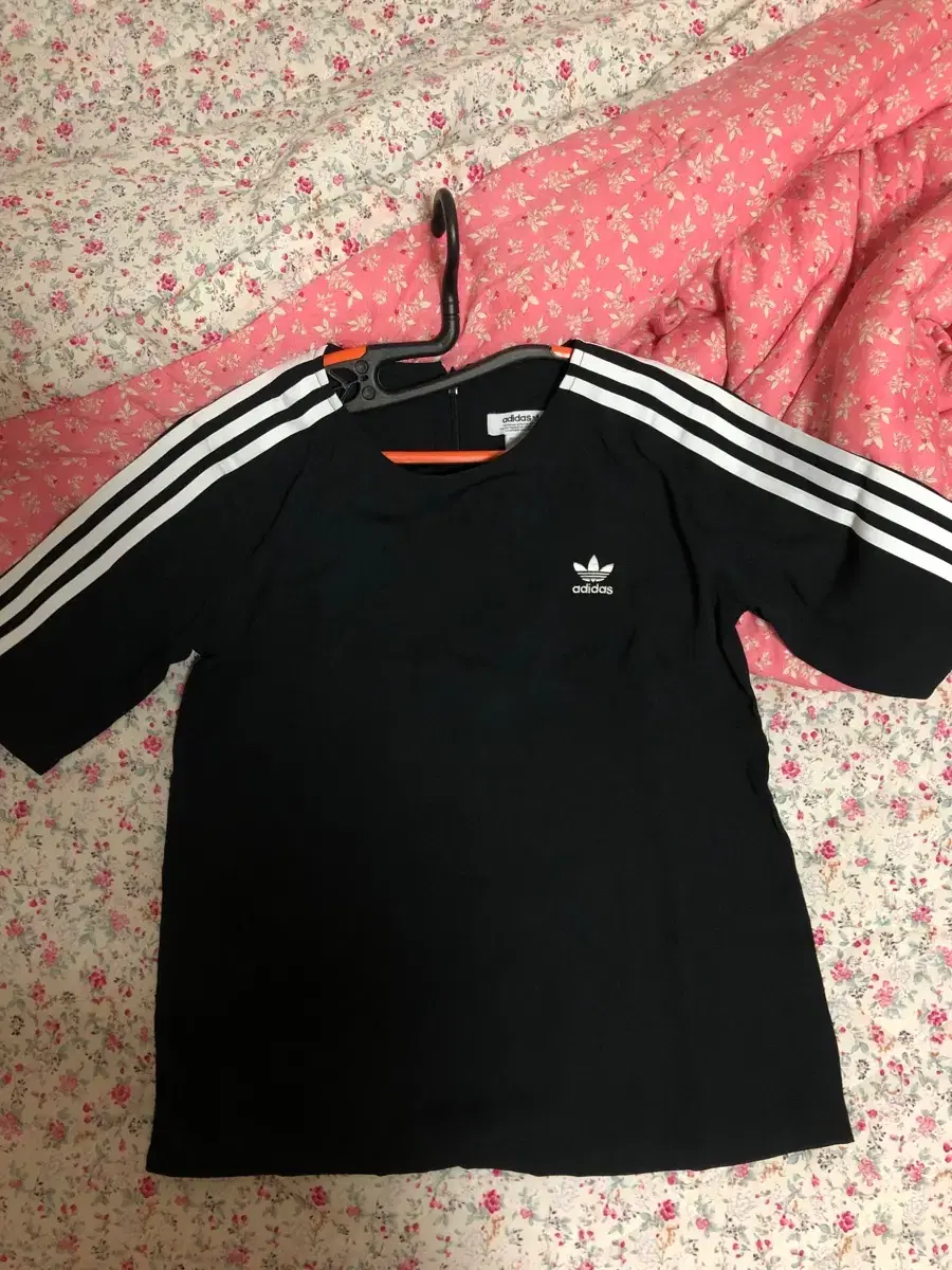 Adidas top