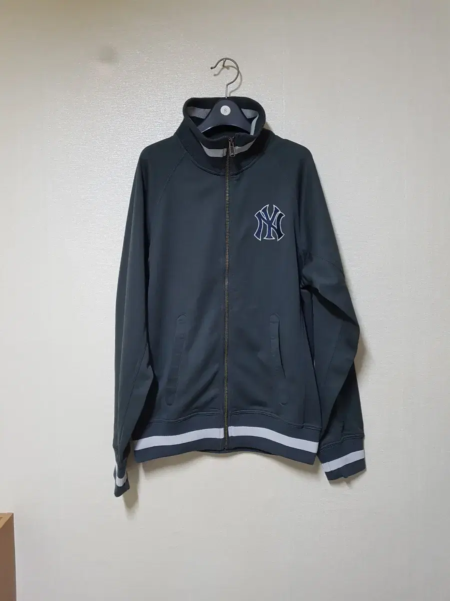 Nike New York Yankees Zip Up