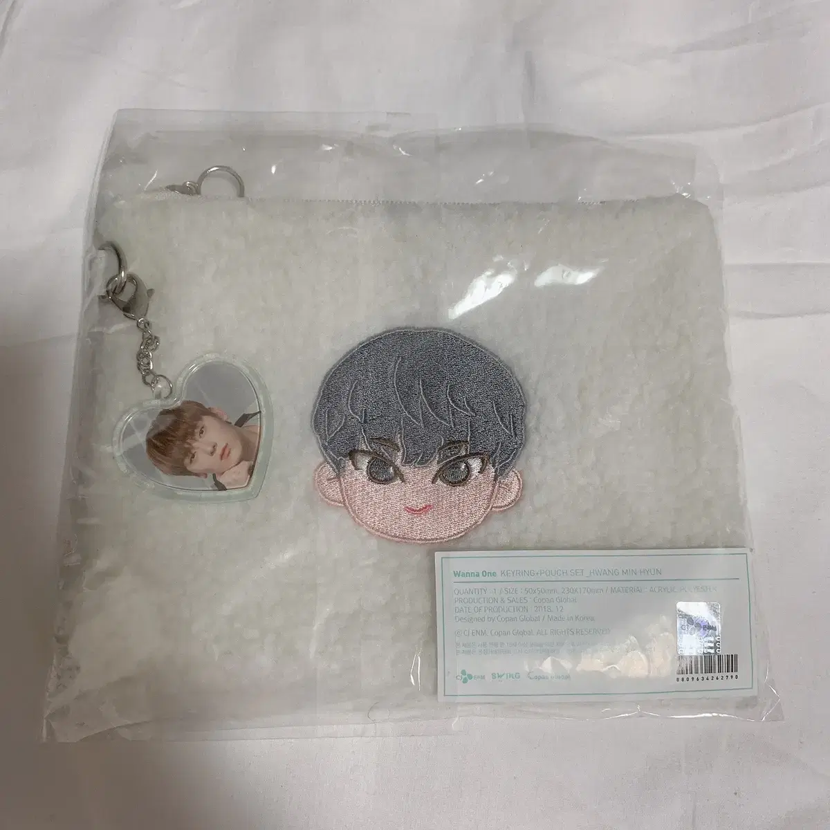 hwang minhyun pow & keyring (new)