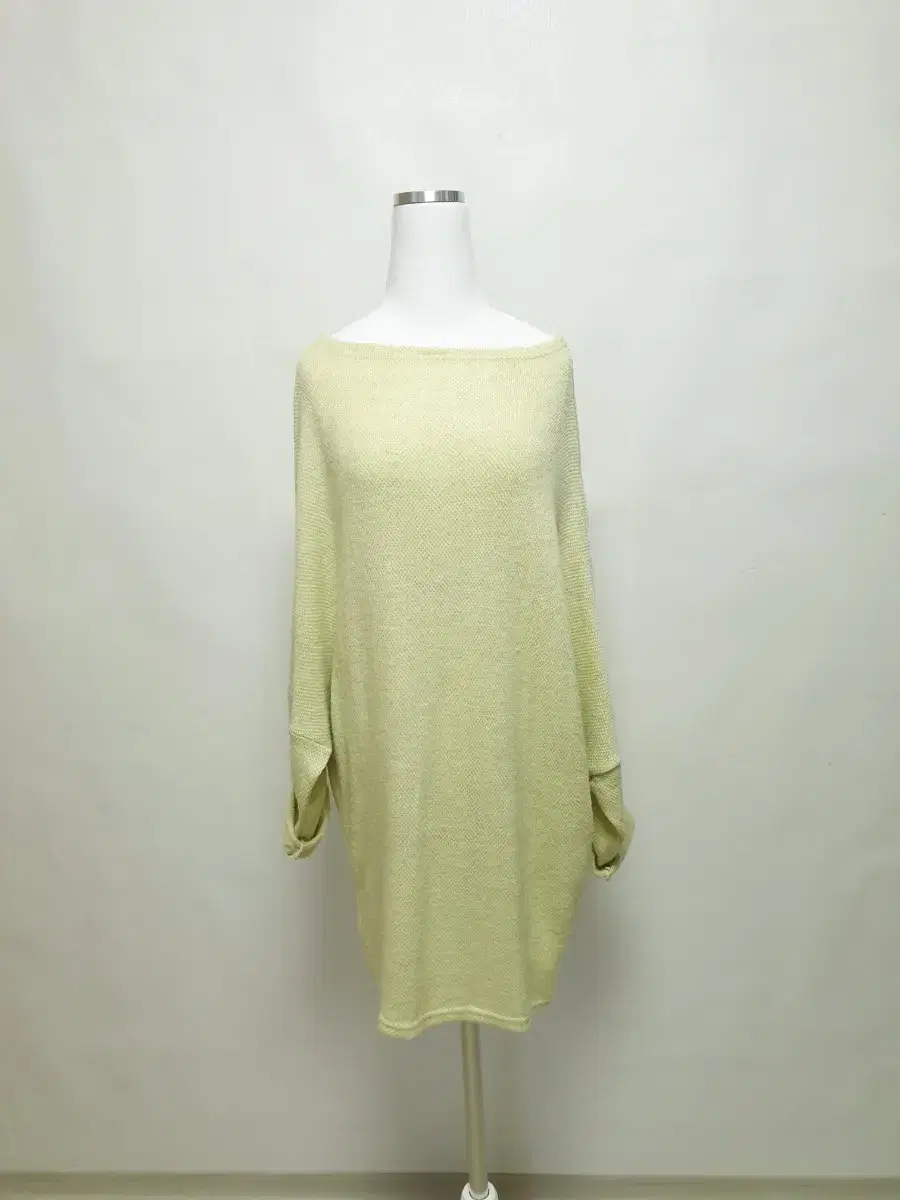 Green and yellow long-sleeved knit