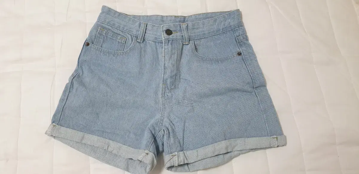 Jeans haneul shorts, vahn pants, denim vahn, jean shorts