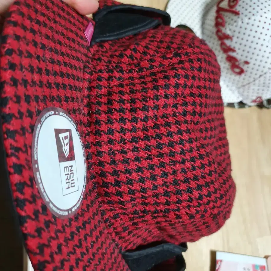 Mishika 뉴에라 정품 red houndstooth hunt cap