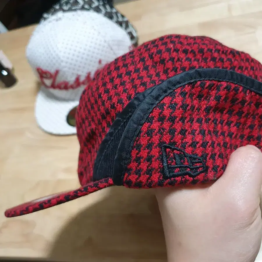 Mishika 뉴에라 정품 red houndstooth hunt cap