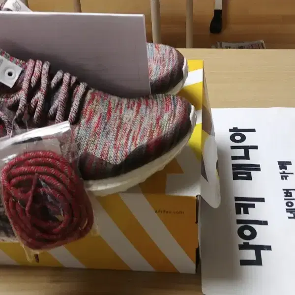 Kith 로니피그 울트라부스트 미드 og