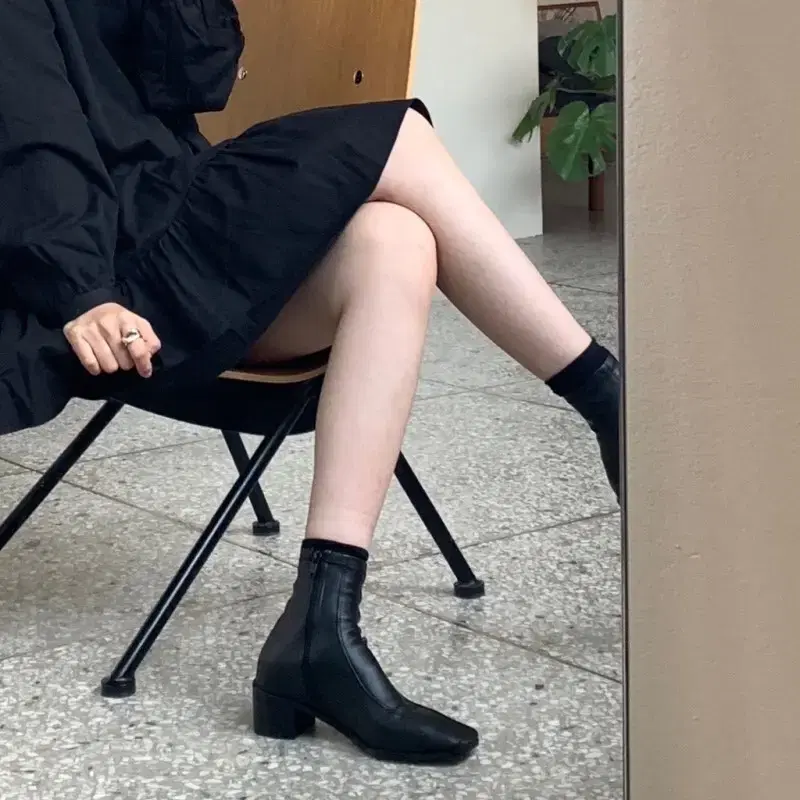 콘티뉴 스판 미들 부츠 span middle boots