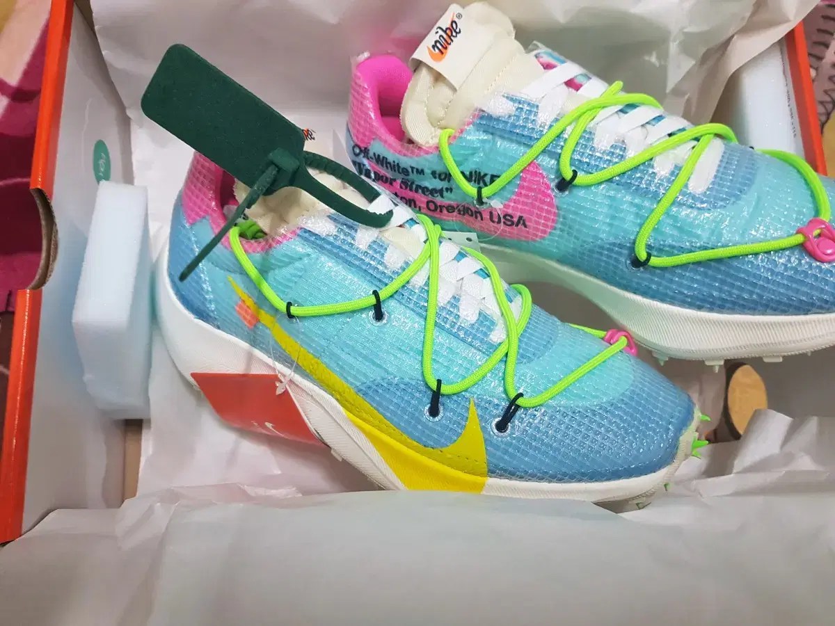 240) Nike Off-White Vapor Street