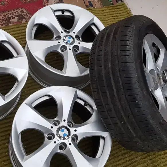 BMW 17인치 중고휠 4개셑트 판매합니다.