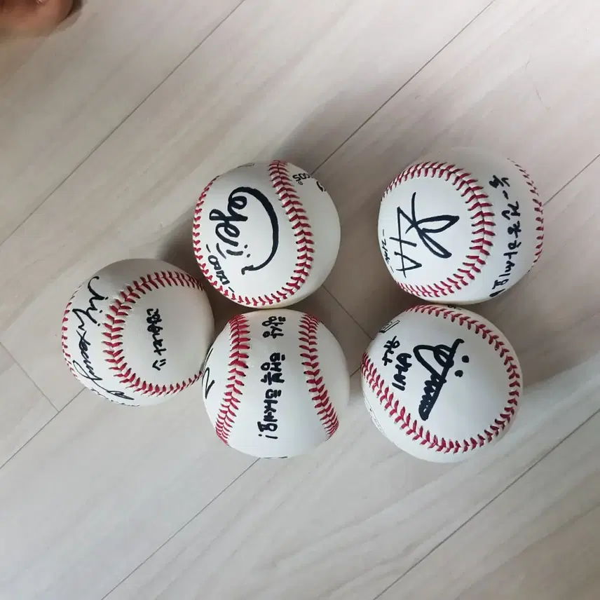 itzy signed baseballs (5)