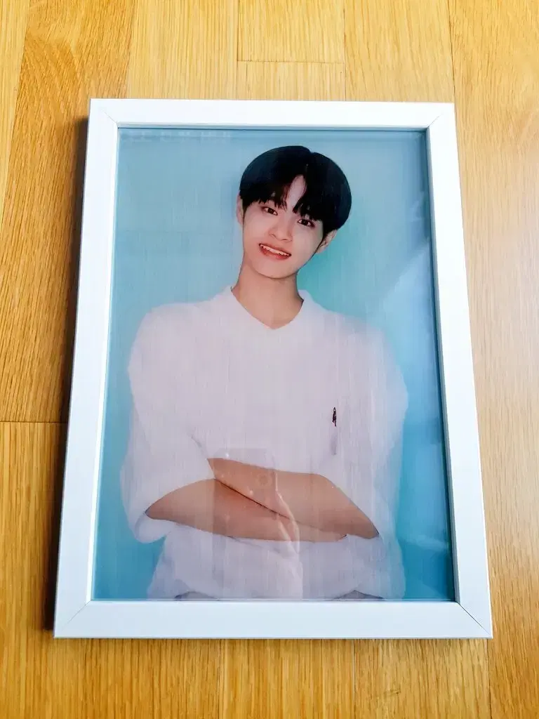 (Price drop!!)Daehwi popup store acrylic Frames