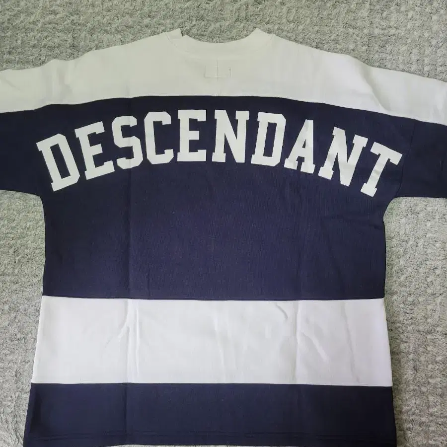 DESCENDANT 19SS HOCKEY V NECK SWEATSHIRT