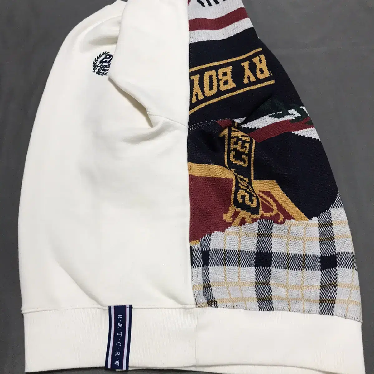 로맨틱크라운 21C BOYS JACQUARD CREW NECK 맨투맨