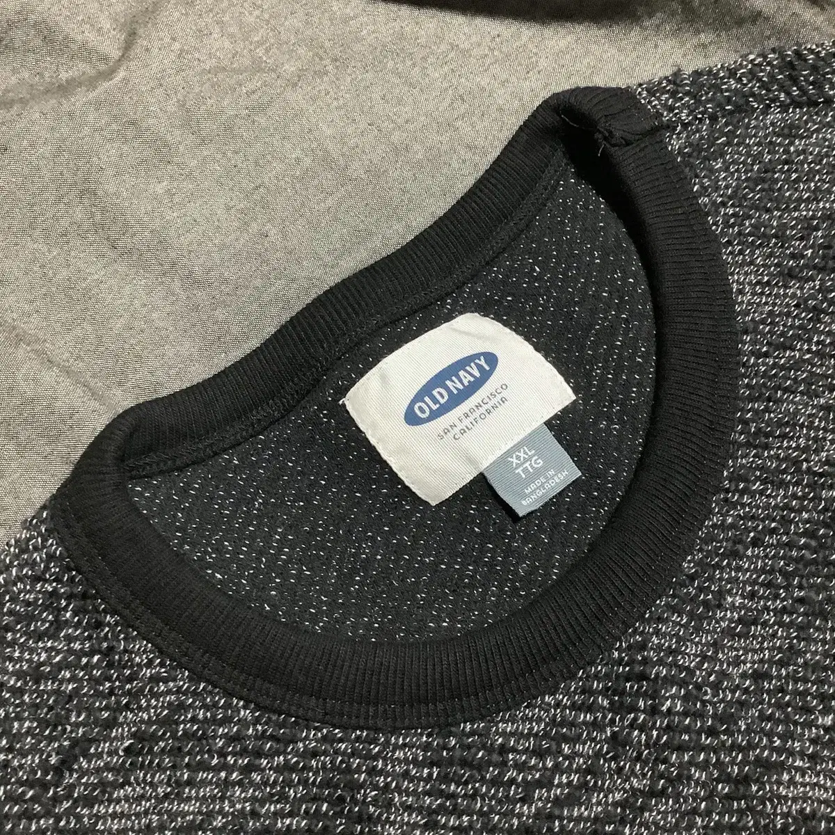 Old Navy round crewneck shirts Sz XXL