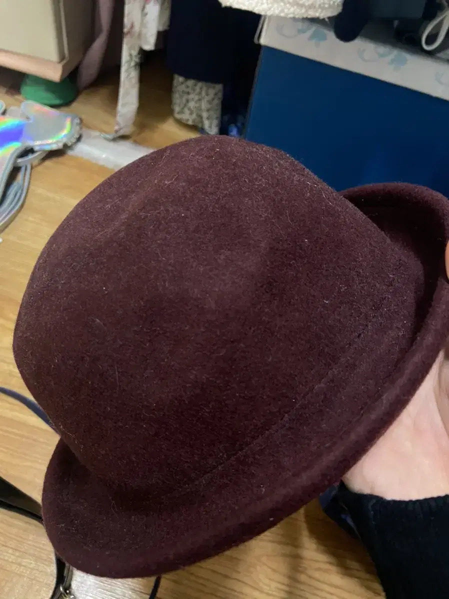 Wine-colored bucket hat