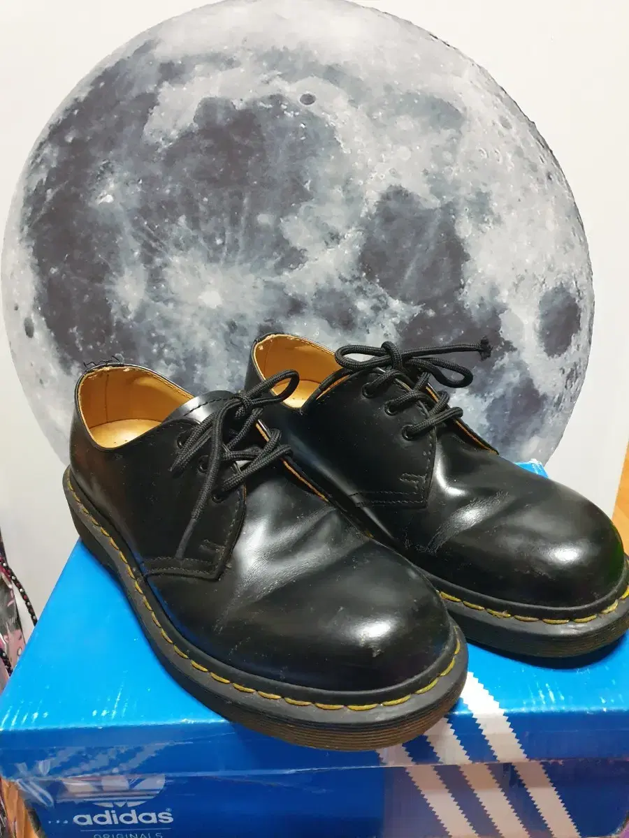 Dr. Martens genuine UK3