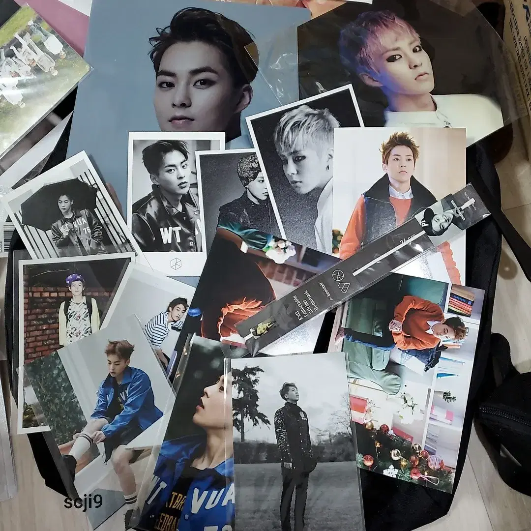 Exo xiumin Official goods l-holder Debt bookmark postcard etc.