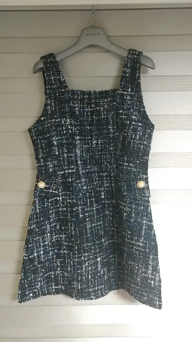 ONEPIECE with tweed straps