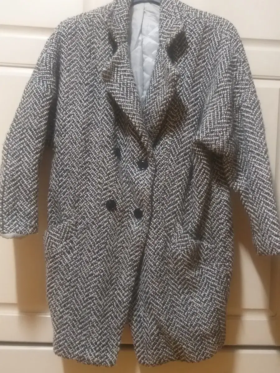 Black check coat (unisex, price negotiable)