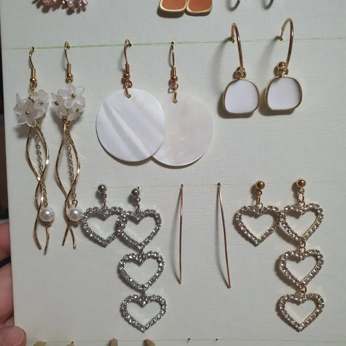 Selling earrings