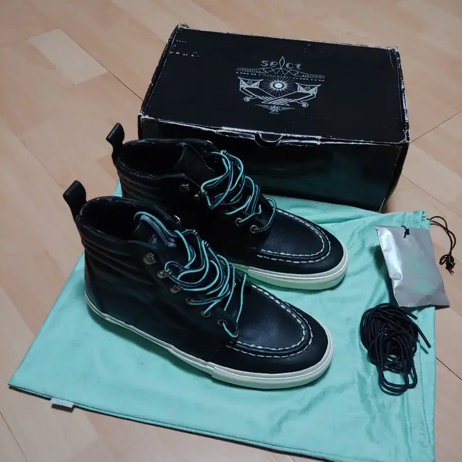 Mike Hill X Vans Syndicate SK8 hi boot s