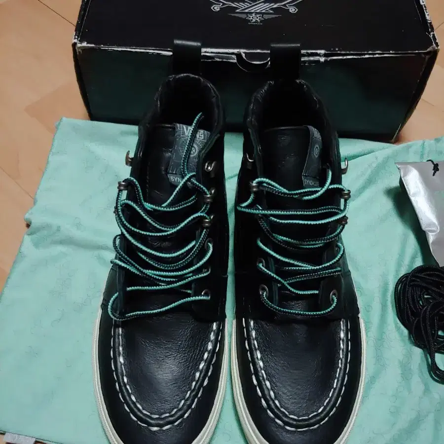 Mike Hill X Vans Syndicate SK8 hi boot s