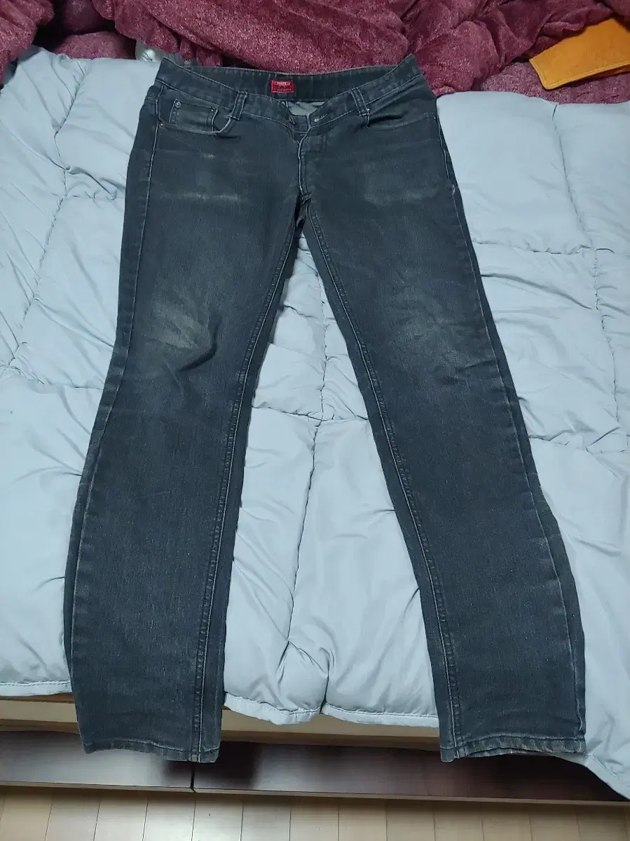 Sell black washed jeans