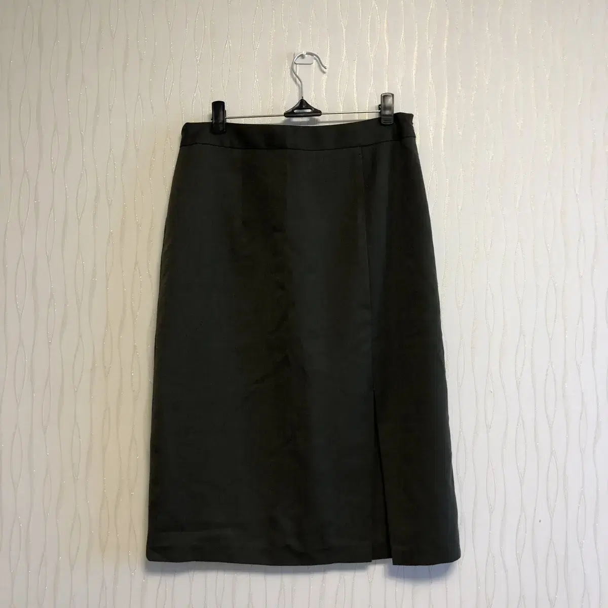 Slit khaki skirt